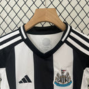 Camiseta Newcastle 24/25 - Niños (Pantalón Corto Incluido)