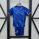 Camiseta Chelsea 24/25 - Niños (Pantalón Corto Incluido)