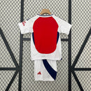 Camiseta Arsenal 24/25 - Niños (Pantalón Corto Incluido)