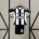 Camiseta Newcastle 24/25 - Niños (Pantalón Corto Incluido)